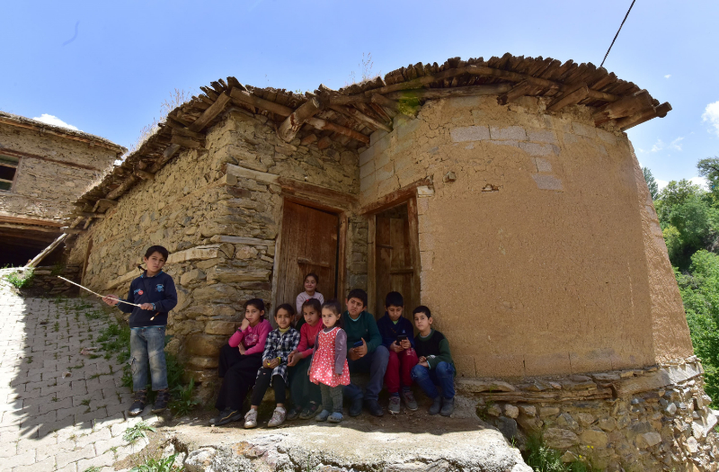 HİZAN’IN TAŞ EVLERDEN OLUŞAN KÖYLERİNE YOĞUN İLGİ