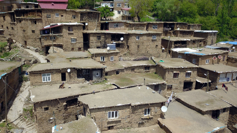 HİZAN’IN TAŞ EVLERDEN OLUŞAN KÖYLERİNE YOĞUN İLGİ