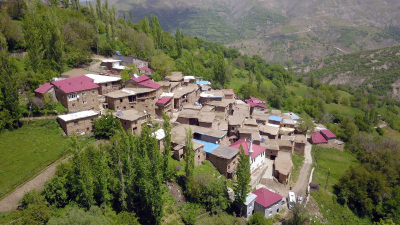 HİZAN’IN TAŞ EVLERDEN OLUŞAN KÖYLERİNE YOĞUN İLGİ