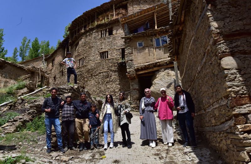 HİZAN’IN TAŞ EVLERDEN OLUŞAN KÖYLERİNE YOĞUN İLGİ