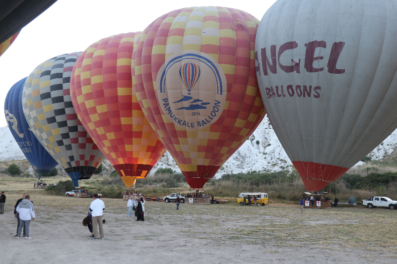 Pamukkale'de balonlar günde 300 turist ile birlikte yükseliyor