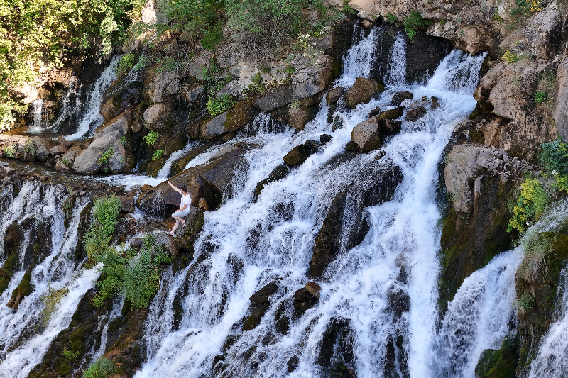 Mevsimleri değiştiren şelale: Tomara Şelalesi