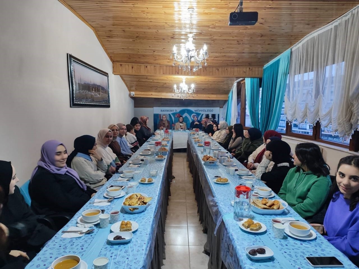 Bayburt Müftülüğü üniversite öğrencilerini iftarda ağırladı