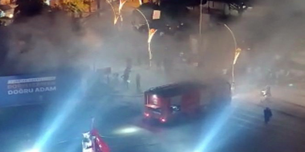 Cengiz Kurtoğlu konserinde  yangın çıktı