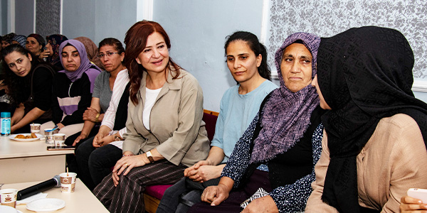 Meral Seçer, Adıyamanlı depremzede kadınlarla bir araya geldi