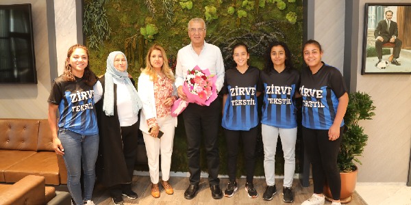 Kadın sporculardan Başkan Tarhan’a ziyaret