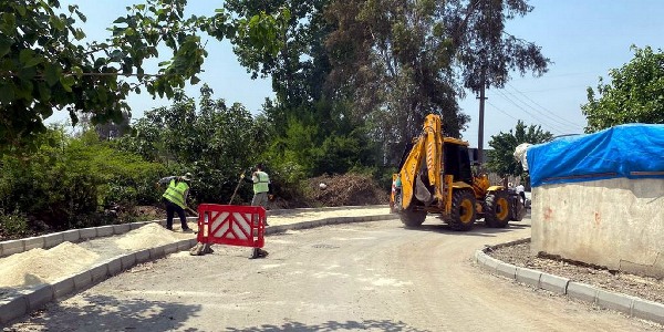 Asfalt ve kaldırım yenileme çalışmaları sürüyor