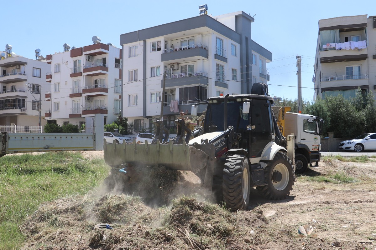 TOROSLAR'DA BOŞ ARSALAR TEMİZLENİYOR