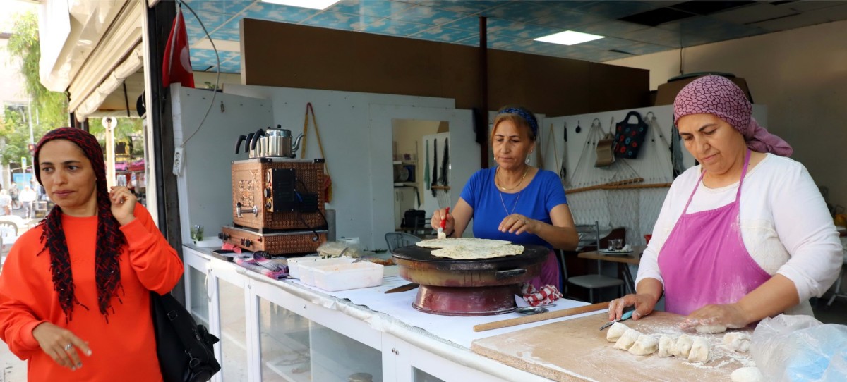 ATA KARAKILÇIK BUĞDAYI TARLADAN SOFRAYA ULAŞTI, SIKMA VE BÖREK OLDU