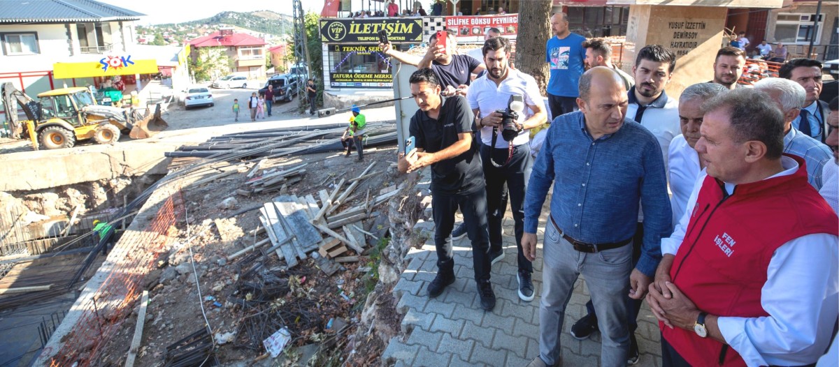 BAŞKAN SEÇER, KATLI OTOPARK VE PAZAR YERİ İNŞAATINI İNCELEDİ  