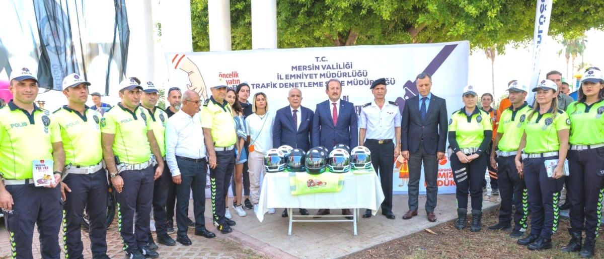 MOTOSİKLET SÜRÜCÜLERİNE KASK DAĞITILDI