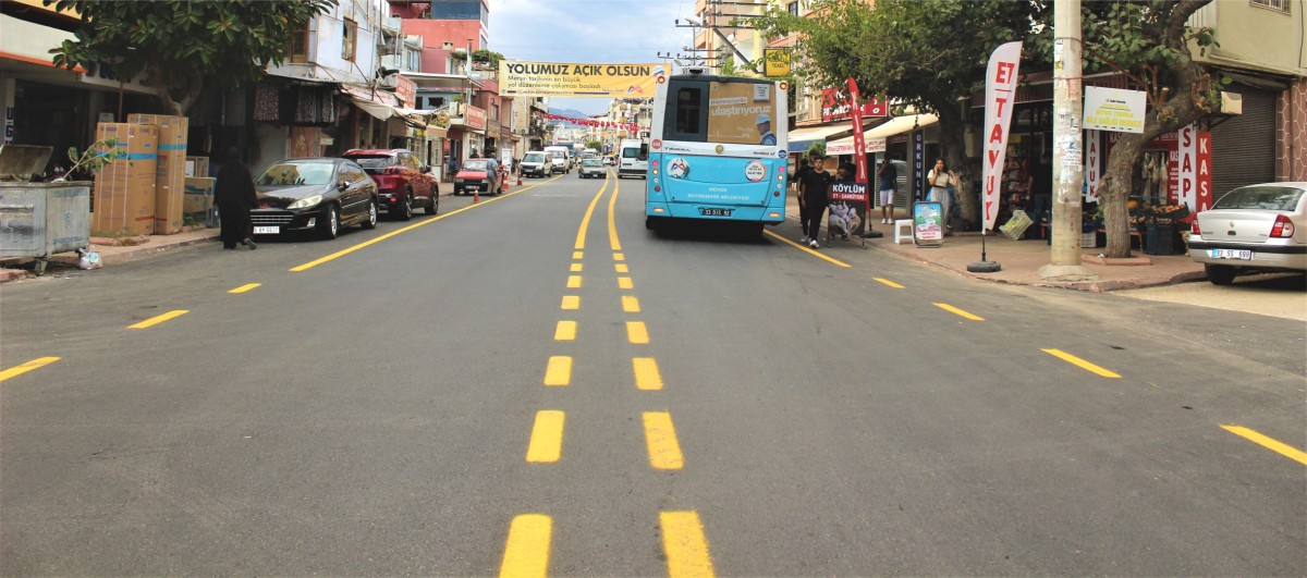 BÜYÜKŞEHİR TOROSLAR İLÇESİNİN HER CADDESİNİ YENİLİYOR