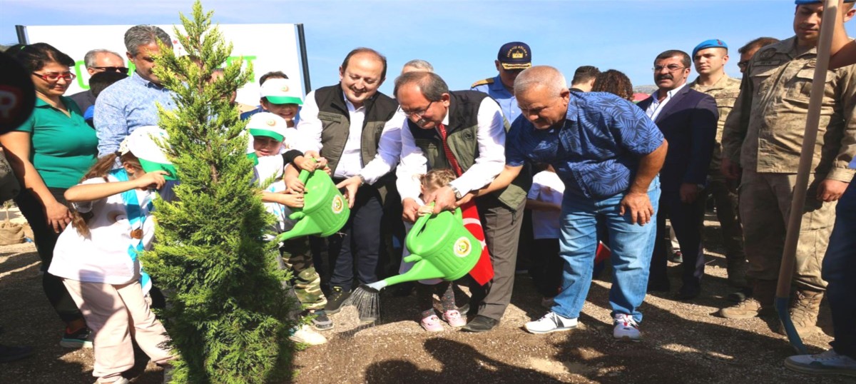 MERSİN'DE 'MİLLİ AĞAÇLANDIRMA GÜNÜ'NDE FİDANLAR TOPRAKLA BULUŞTU  