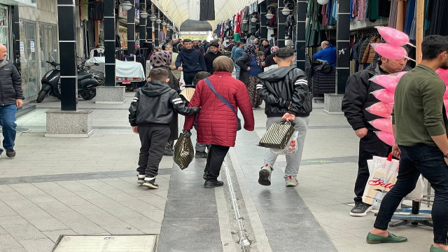 Aksaray’da çarşıda bayram yoğunluğu