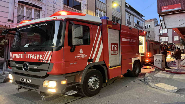 Bağcılar’da korkutan yangın: Gecekondu alev topuna döndü