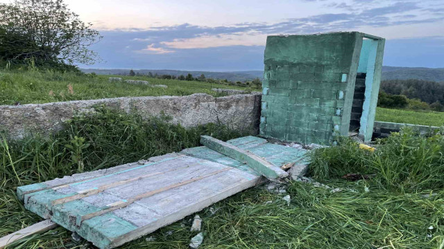 Başakşehir’de piknik yapan 2 gencin üzerine beton blok düştü