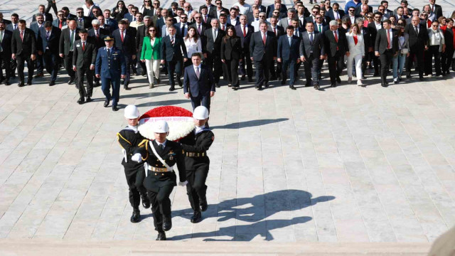 Başkan Ahmet Aras ve 11 ilçe Belediye başkanı Anıtkabir’de