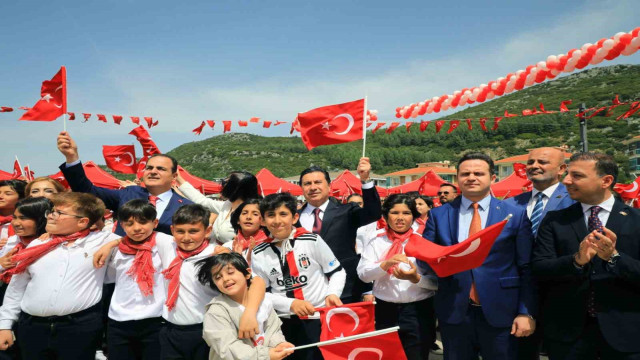 Başkan Aras 23 Nisan’da koltuğu çocuklara devretti