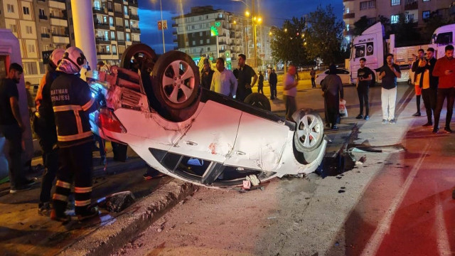 Batman’da takla atarak ters duran araçta 2 kişi yaralandı