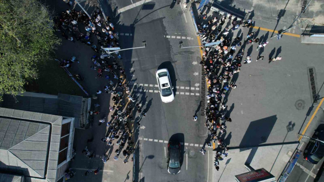 Beşiktaş’ta bayram yoğunluğu dron ile havadan görüntülendi