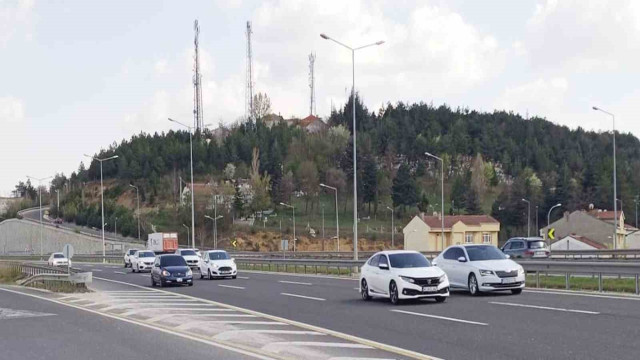 Bilecik çevreyolunda yoğun trafiğe rağmen aksaklık yaşanmadı