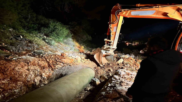 Bodrum’da patlayan su isale hattında Büyükşehir ekipleri çalışma başlattı