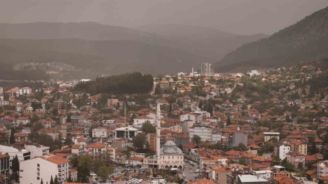 Burdur ve Bucak’ta çöl tozu etkili oldu