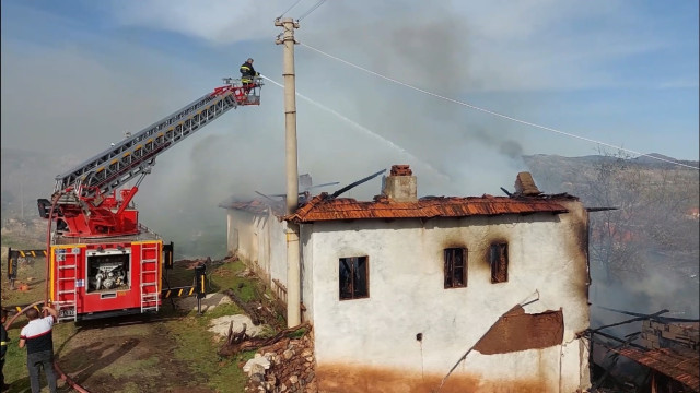 Burdur’da sobadan çıkan yangında ev küle döndü