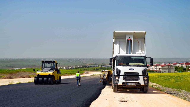 Diyarbakır Büyükşehir Belediyesi Bırkleyn Caddesi’ndeki yol yapım çalışmalarını sürdürüyor