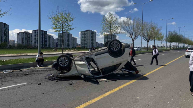 Diyarbakır’da iki otomobil çarpıştı: 6 yaralı