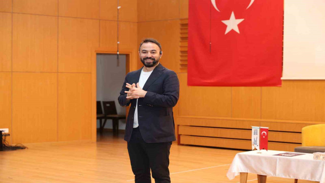 Doç. Dr. Özgür Bolat Sivas’ta ”Mutlu ve başarılı çocuk nasıl yetiştirilir?” semineri ile ailelerle buluştu