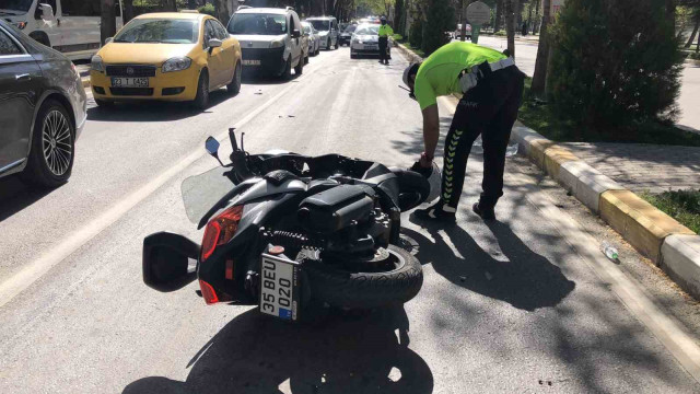 Elazığ’da motosiklet devrildi: 2 yaralı