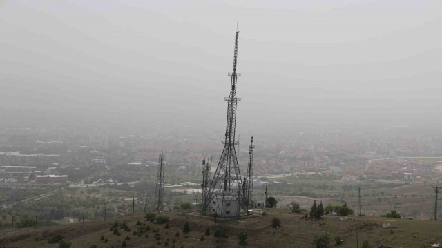 Elazığ’da toz taşınımı etkili oldu