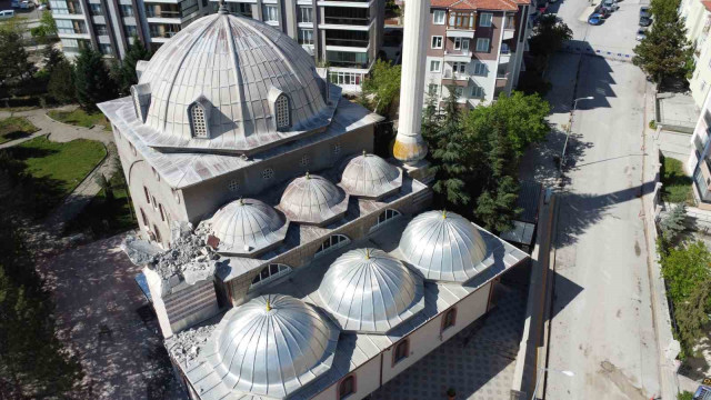 Fırtınada minaresi yıkılan cami havadan görüntülendi