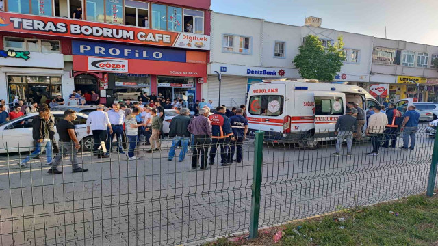 Freni boşalan park halindeki otomobil kaza yaptı: 3 yaralı