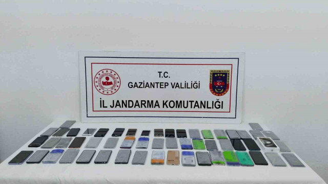 Gaziantep’te 2 milyon TL değerinde kaçak telefon ele geçirildi