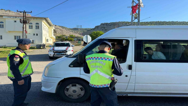 Gaziantep’te jandarma okul servis araçlarını denetledi