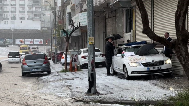 Gaziantep’te sağanak ve dolu yağışı etkili oluyor