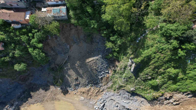 Gaziosmanpaşa’daki heyelan bölgesinin son durumu havadan görüntülendi