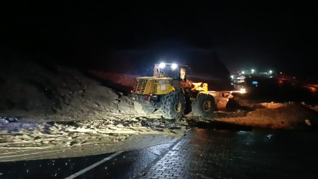 Hakkari’de sağanak yağış etkili oluyor