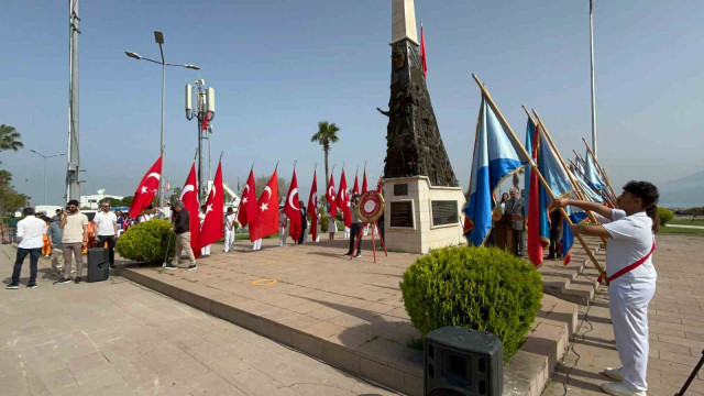 İskenderun’da Atatürk anıtına çelenk bırakıldı