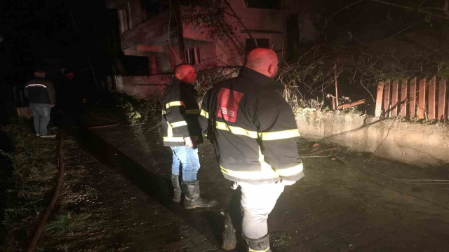 Kastamonu’da çıkan yangında 2 ev kullanılamaz hale geldi