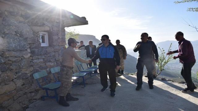 Kaymakam Güngör, üs bölgesinde güvenlik korucularıyla bir araya geldi