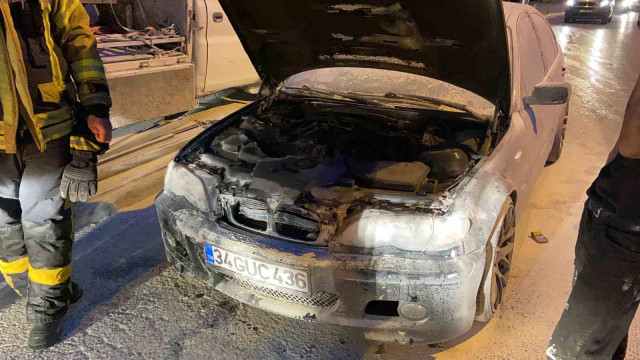 Kocaeli’de seyir halindeki otomobilde yangın