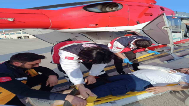 Kosta kırığı hastası için helikopter ambulans havalandı