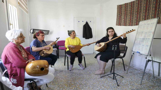 Mersin’de kadınlara bağlama kursu