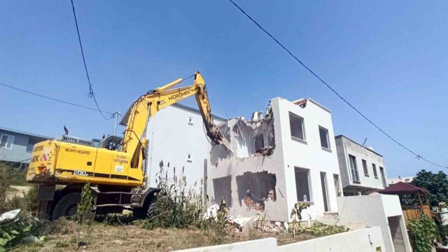 Mudanya 5 yılda 40 kaçak yapı yıkıldı