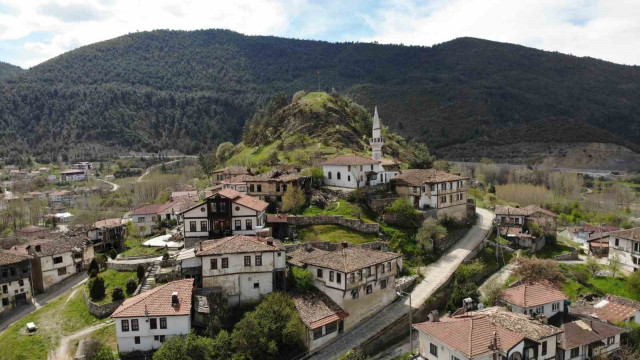 Osmanlı’nın ilk fethettiği topraklardaki bu evler görenleri tarihi yolculuğa çıkarıyor