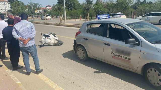 Otomobil ile motosiklet çarpıştı: 1 ağır yaralı