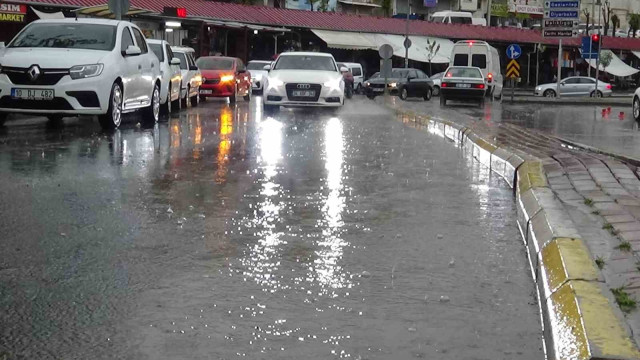 Şanlıurfa’da sağanak yağış etkili oluyor